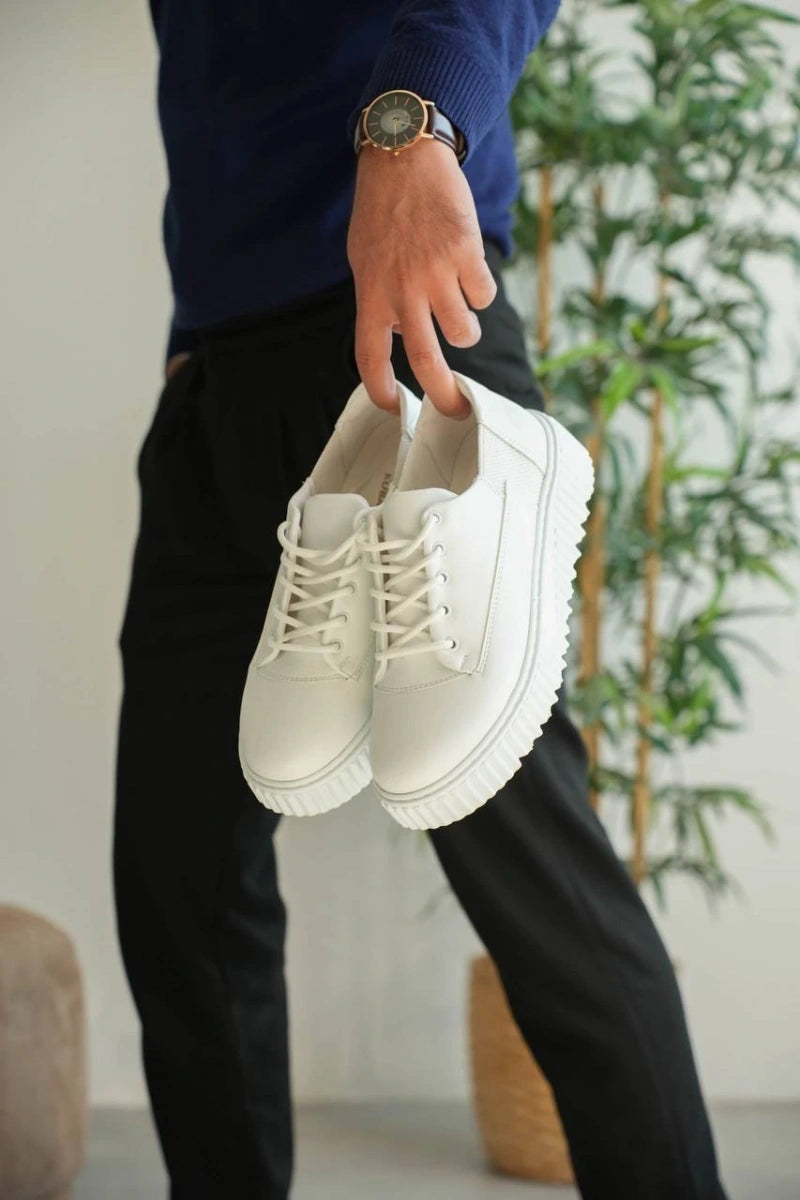 Kuback KB-X516: Beyaz Cilt ile Adımlarına Işık Kat